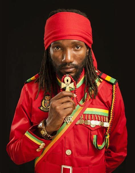 Kabaka pyramid - [Intro] Dem system is a strain and a mess Me feel it like a pain inna me chest The people need a rest [Chorus] I, feel like me cyaan breathe Inna this yah suffocation The people living inna ...